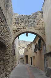 castries-ruelle-passage-centre-historique-metropole_free_format